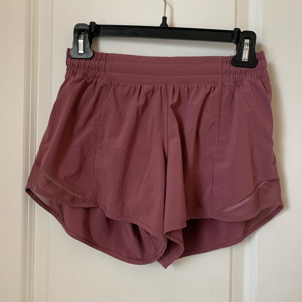 Lululemon Hotty Hot shorts 4” size 6 in Plumful